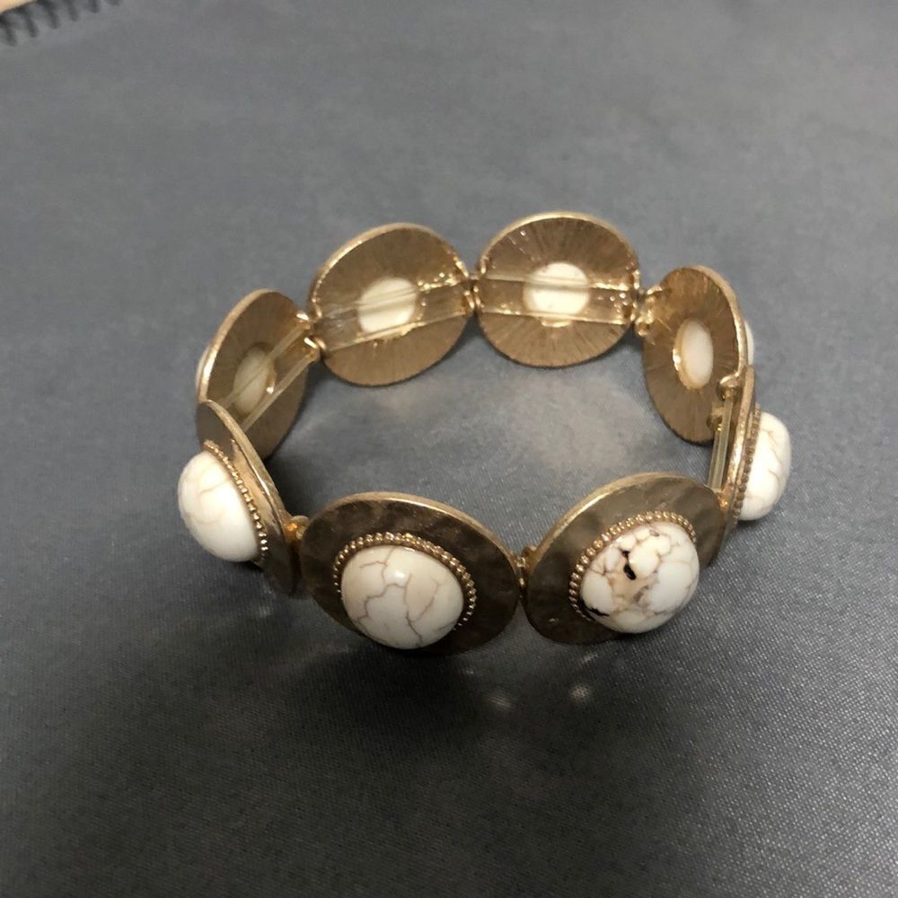 Distressed Gold Tone Bracelet with White Beads